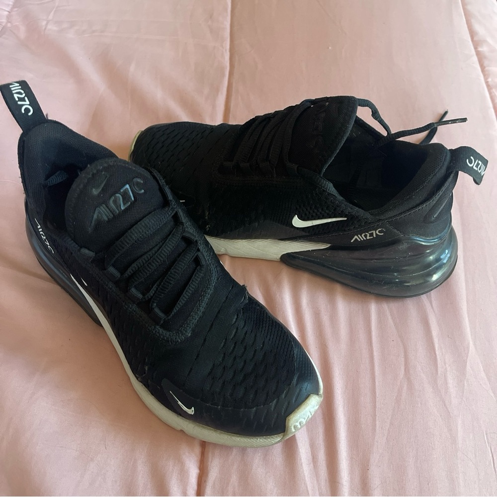Nike Air 270 like new. Size 5. Hot item.